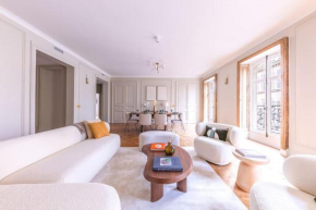 Arc de Triomphe Luxury 3 Bed 3,5 Bath